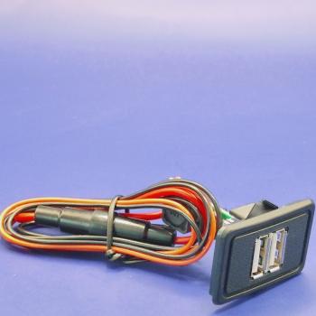 1 149 р. USB зарядное устройство для Нива 21213, 21214, 2131, 4х4 LADA 21083, 21093, 21099 АПЭЛ 2039550584201  с доставкой в г. Кемерово. Увеличить фотографию 4