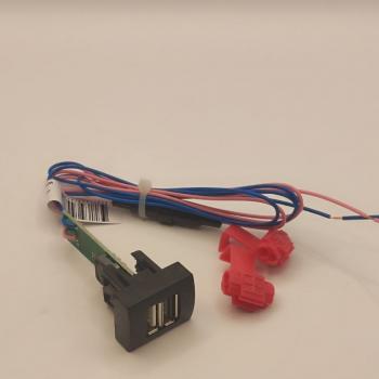 919 р. Зарядное устройство USB 2.0 2х2 3А5V15W Приора-Гранта ШТАТ 4631139744822  с доставкой в г. Кемерово. Увеличить фотографию 2