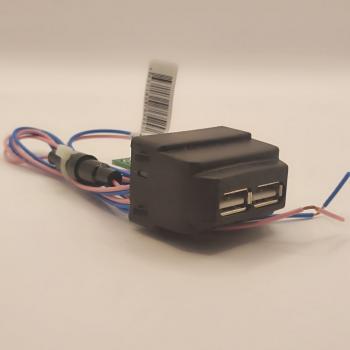 1 269 р. Зарядное устройство USB 2.0 2х2 Largus FLX-ray DusterSandero 5V 3А в консоль ШТАТ 4631160765292  с доставкой в г. Кемерово. Увеличить фотографию 3
