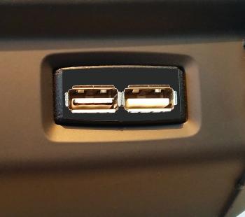 1 269 р. Зарядное устройство USB 2.0 2х2 Largus FLX-ray DusterSandero 5V 3А в консоль ШТАТ 4631160765292  с доставкой в г. Кемерово. Увеличить фотографию 1