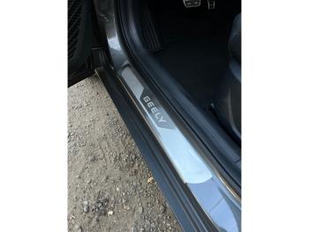 3 999 р. Накладки на пороги (лист шлифованный надпись Geely) 4шт  geelcool2401  с доставкой в г. Кемерово. Увеличить фотографию 1