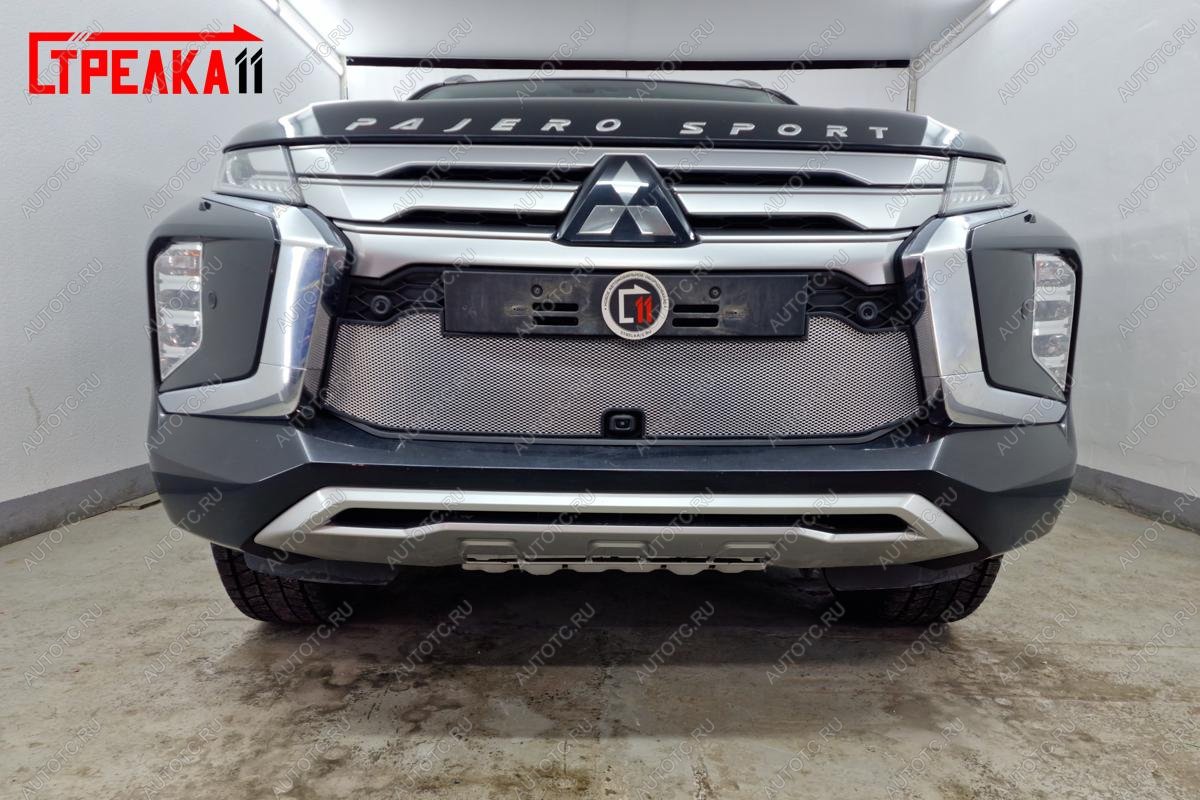 4 359 р. Защита радиатора (с камерой) Стрелка11 Стандарт  Mitsubishi Pajero Sport  QF (2019-2022) рестайлинг (черная)  с доставкой в г. Кемерово