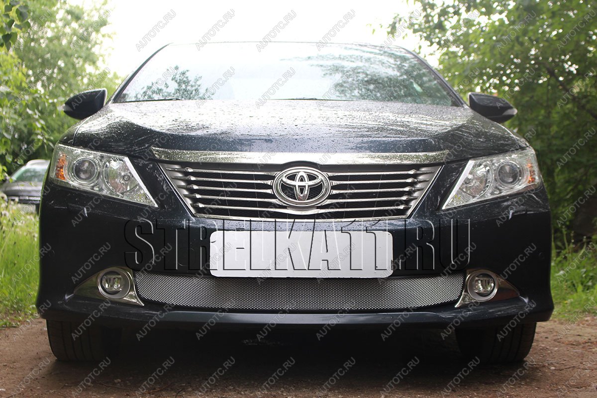 3 149 р. Защита радиатора Стрелка11 Стандарт  Toyota Camry  XV50 (2011-2014) дорестайлинг (хром)  с доставкой в г. Кемерово
