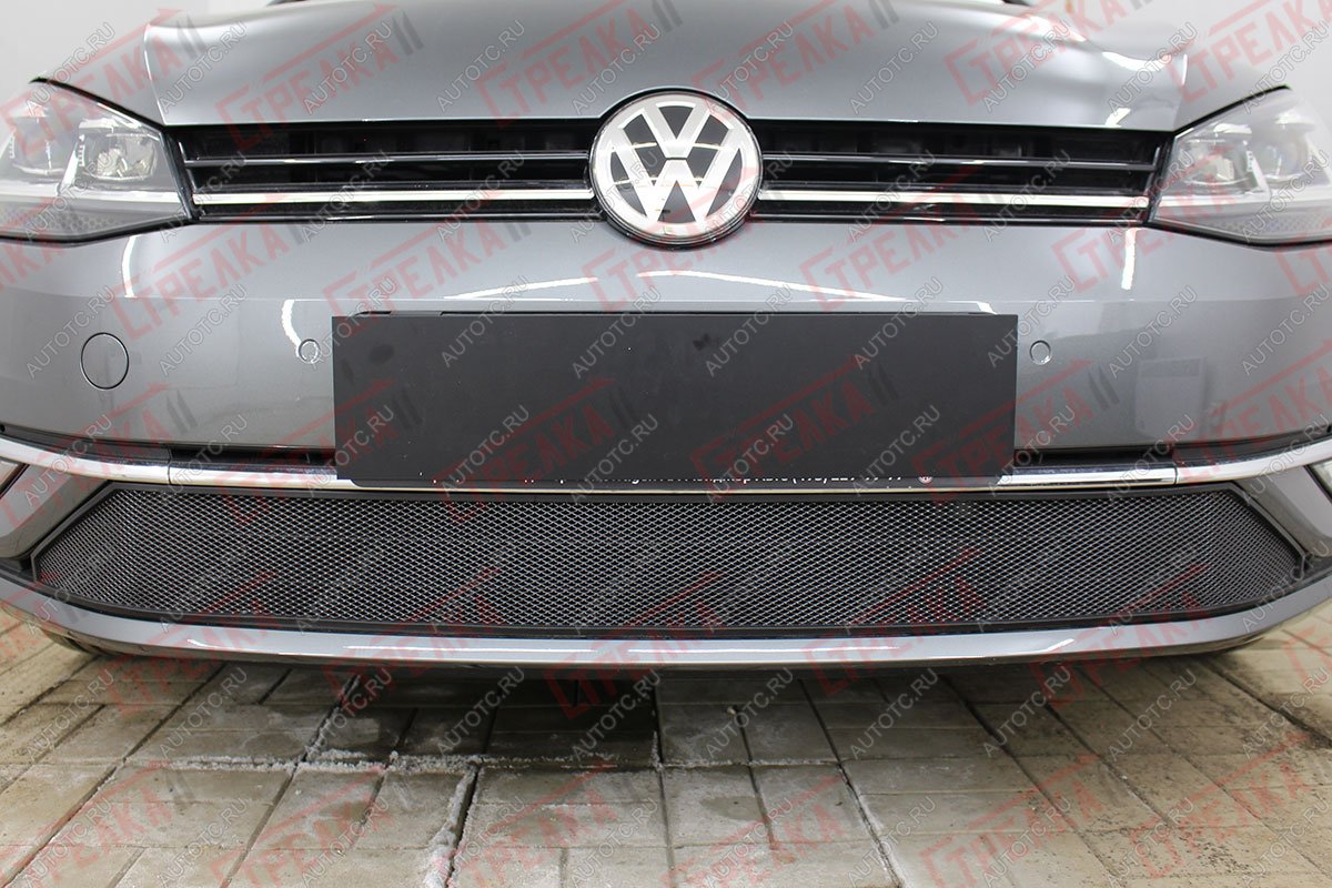 3 099 р.  Защита радиатора Стрелка11 Стандарт Volkswagen Golf 7 рестайлинг, хэтчбэк 5 дв. (2017-2020) (черная)  с доставкой в г. Кемерово