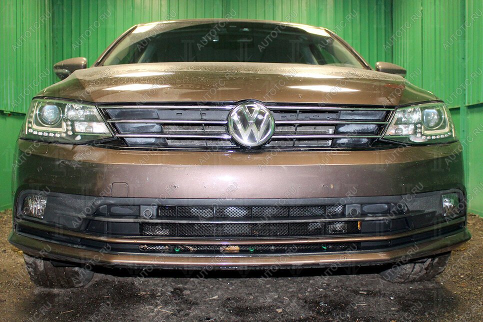 4 999 р. Защита радиатора (3 части с парктроником) Стрелка11 Стандарт Volkswagen Jetta A6 седан рестайлинг (2015-2018) (черная)  с доставкой в г. Кемерово