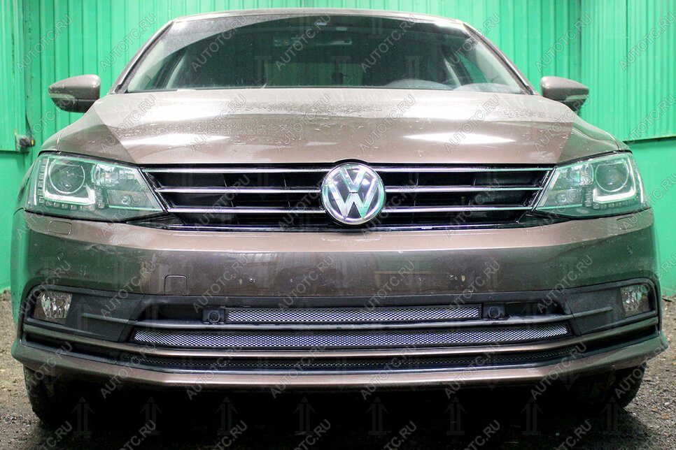 4 999 р. Защита радиатора (3 части с парктроником) Стрелка11 Стандарт  Volkswagen Jetta  A6 (2015-2018) седан рестайлинг (хром)  с доставкой в г. Кемерово