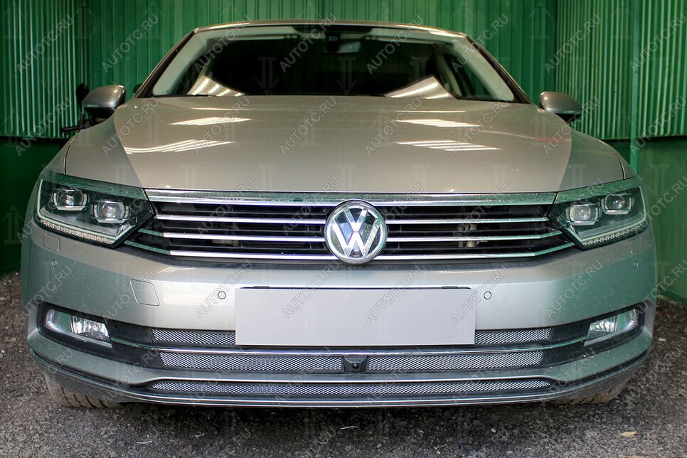 4 989 р. Защита радиатора (3 части с фронтальной камерой) (1.4 TSI) Стрелка11 Стандарт  Volkswagen Passat  B8 (2015-2019) седан дорестайлинг, универсал дорестайлинг (хром)  с доставкой в г. Кемерово