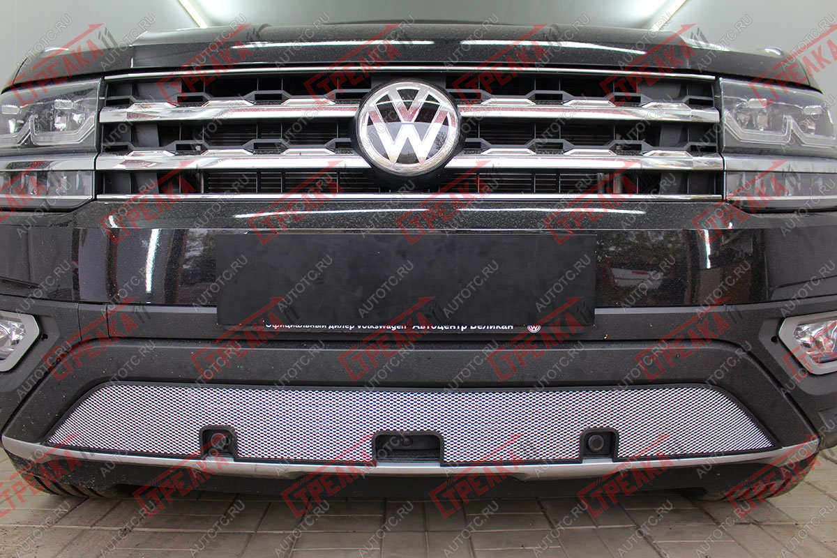 3 499 р.  Защита радиатора (низ с камерой и парктроником)  Volkswagen Teramont  CA1 (2016-2020) дорестайлинг (хром)  с доставкой в г. Кемерово