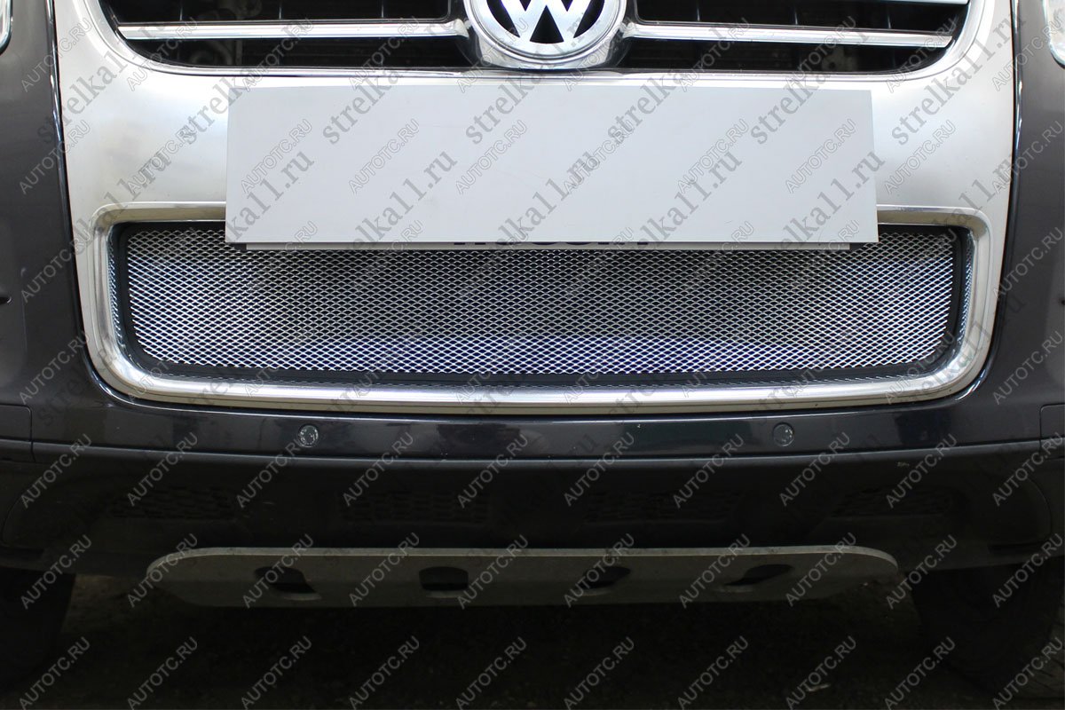 3 099 р. Защита радиатора (низ) Стрелка11 Стандарт  Volkswagen Touareg  1 GP (2006-2010) рестайлинг (хром)  с доставкой в г. Кемерово
