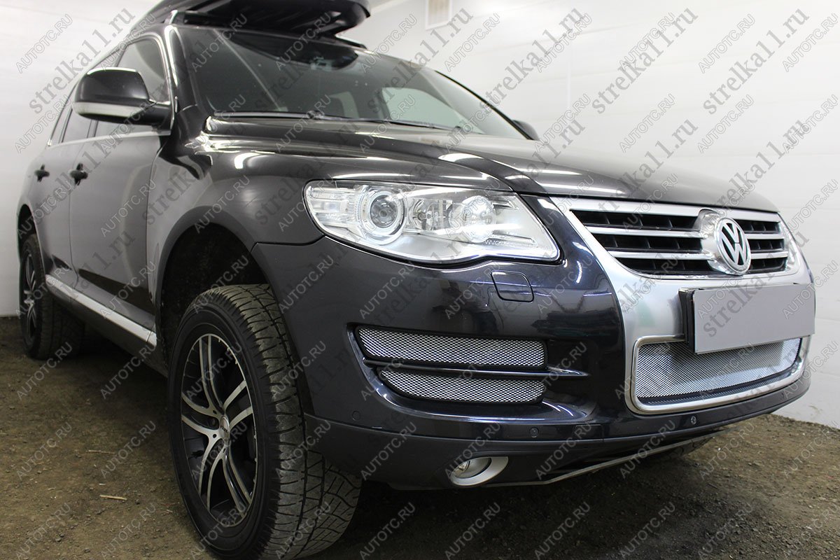 4 459 р. Защита радиатора (боковая 4 части) Стрелка11 Стандарт  Volkswagen Touareg  1 GP (2006-2010) рестайлинг (хром)  с доставкой в г. Кемерово