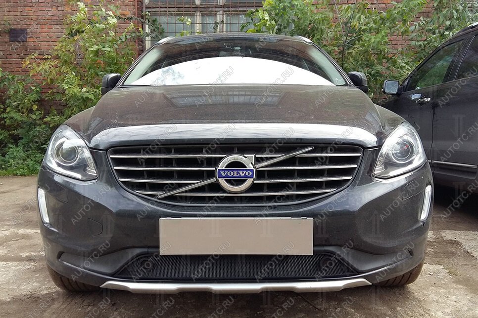 3 949 р. Защита радиатора (с парктроником) Стрелка11 Стандарт  Volvo XC60 (2013-2017)  рестайлинг (хром)  с доставкой в г. Кемерово