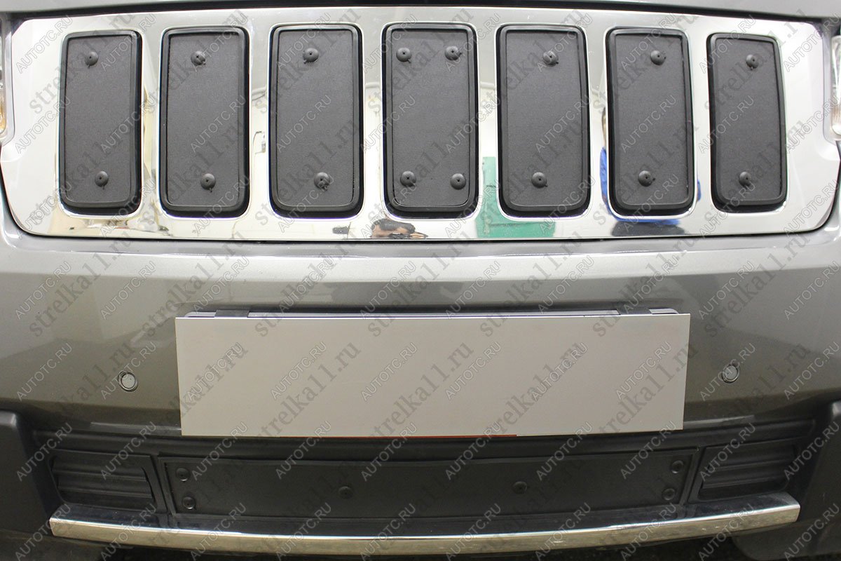 969 р. Зимняя заглушка решетки радиатора (низ) Стрелка11  Jeep Grand Cherokee  WK2 (2010-2013) дорестайлинг (черная)  с доставкой в г. Кемерово