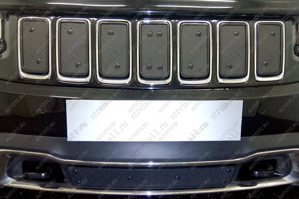 819 р. Зимняя заглушка в бампер (кроме SRT8) Стрелка11  Jeep Grand Cherokee  WK2 (2013-2018) 1-ый рестайлинг (без сетки для установки)  с доставкой в г. Кемерово