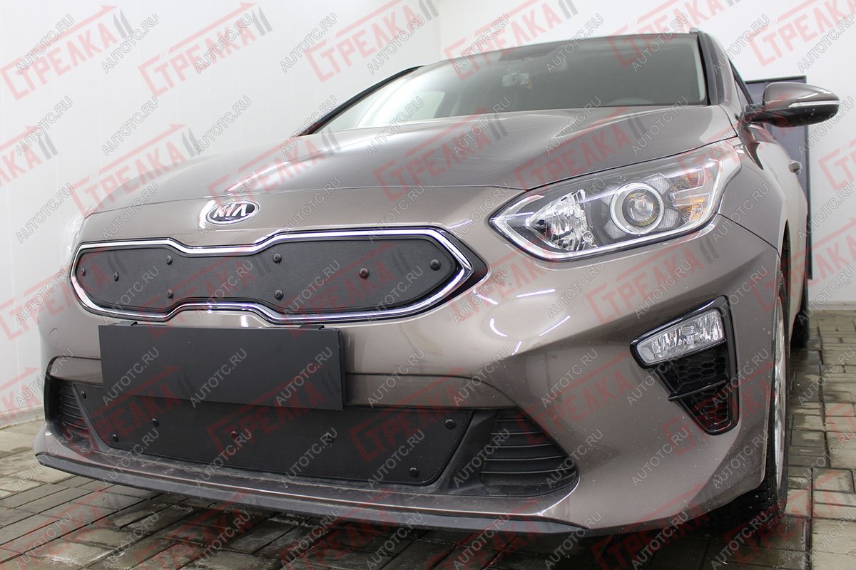 969 р. Зимняя заглушка решетки радиатора (низ с датчиком ACC) Стрелка11  KIA Ceed  3 CD (2018-2025) универсал, хэтчбэк (черная)  с доставкой в г. Кемерово