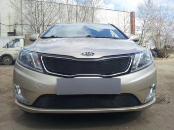 759 р. Зимняя заглушка решетки радиатора (верх) (Премиум) Стрелка11 KIA Rio 3 QB дорестайлинг седан (2011-2015) (черная)  с доставкой в г. Кемерово. Увеличить фотографию 2