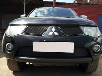 759 р. Зимняя заглушка решетки радиатора (верх) Стрелка11 Mitsubishi L200 4  дорестайлинг (2006-2014) (черная)  с доставкой в г. Кемерово. Увеличить фотографию 2