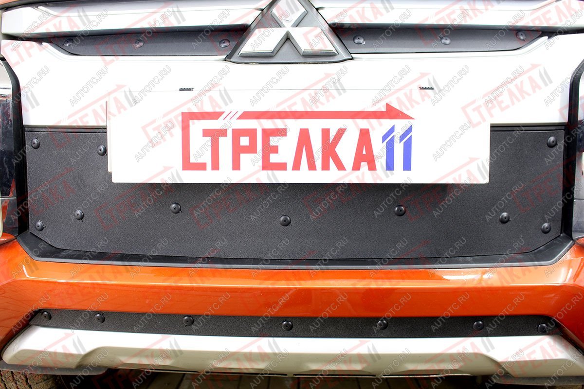 759 р. Зимняя заглушка решетки радиатора (середина) Стрелка11 Mitsubishi L200 5 KK,KL рестайлинг (2018-2022) (черная)  с доставкой в г. Кемерово