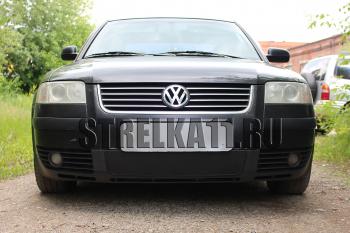 969 р. Зимняя заглушка решетки радиатора Стрелка11 Volkswagen Passat B5.5 седан рестайлинг (2000-2005) (черная)  с доставкой в г. Кемерово. Увеличить фотографию 1