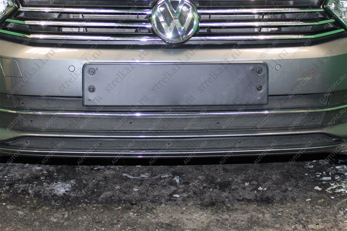 1 099 р. Зимняя заглушка решетки радиатора (1.4 TSI 1.8 2.0) Стрелка11 Volkswagen Passat B8 универсал дорестайлинг (2015-2019) (черная)  с доставкой в г. Кемерово