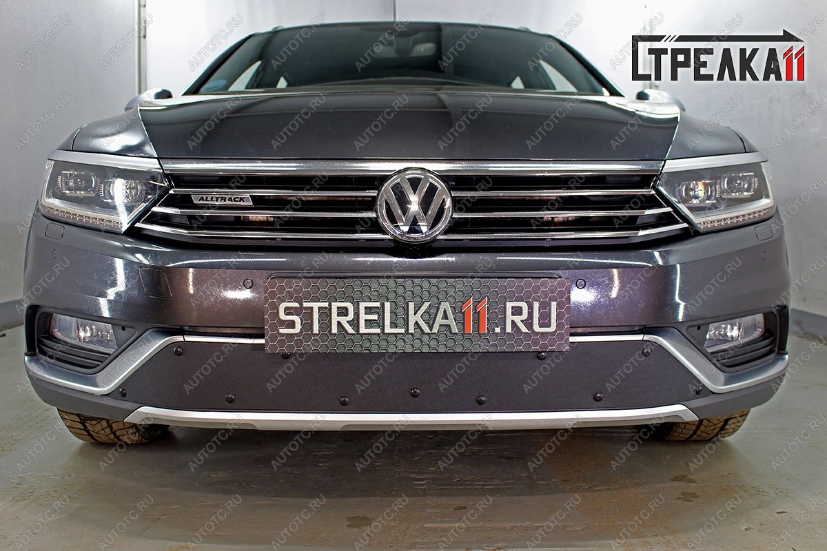 1 209 р. Зимняя заглушка решетки радиатора (Alltrack 2.0) (низ с вентиляционной шторкой) Стрелка11  Volkswagen Passat  B8 (2015-2019) седан дорестайлинг, универсал дорестайлинг (черная)  с доставкой в г. Кемерово