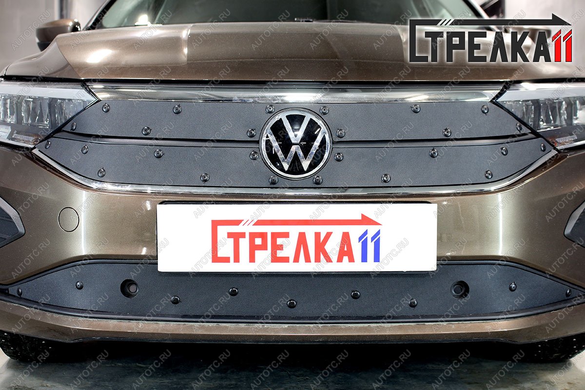 1 459 р. Зимняя заглушка решетки радиатора (4 части верх) Стрелка11  Volkswagen Polo  Mk6 (2020-2022) лифтбек (черная)  с доставкой в г. Кемерово