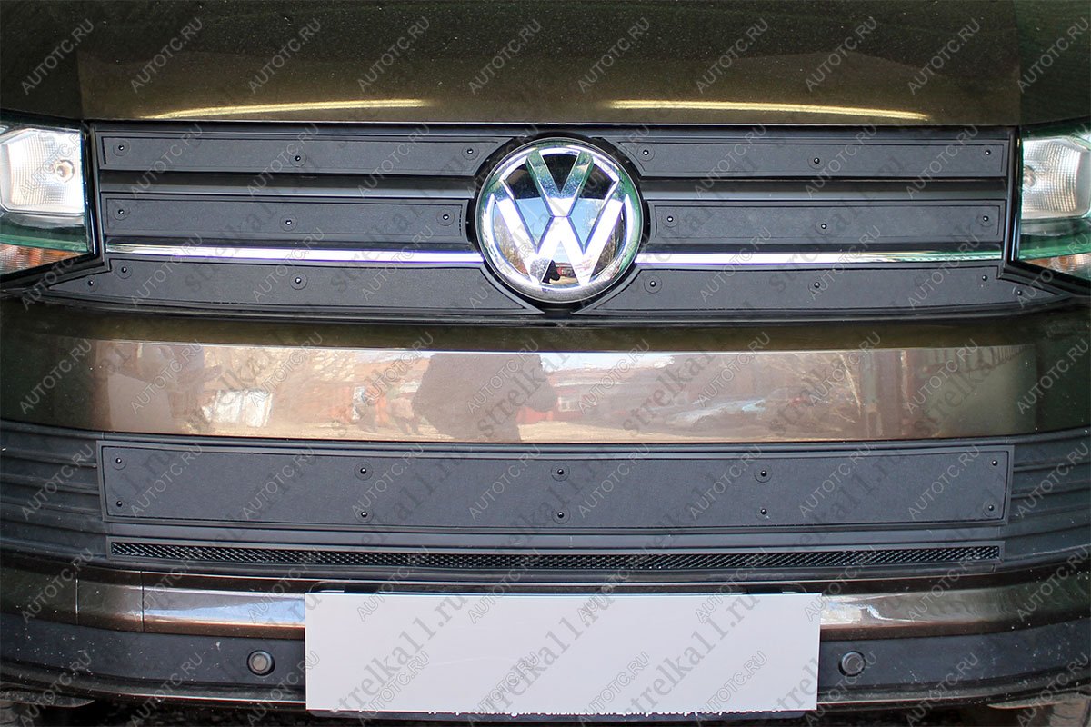 1 099 р. Зимняя заглушка решетки радиатора (верх 6 частей) Стрелка11 Volkswagen Multivan T6 дорестайлинг (2016-2019) (черная)  с доставкой в г. Кемерово