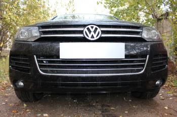 759 р. Зимняя заглушка решетки радиатора (боковые 2 части) Стрелка11 Volkswagen Touareg NF дорестайлинг (2010-2014) (черная)  с доставкой в г. Кемерово. Увеличить фотографию 2