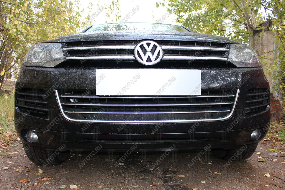759 р. Зимняя заглушка решетки радиатора (низ) Стрелка11 Volkswagen Touareg NF дорестайлинг (2010-2014) (черная)  с доставкой в г. Кемерово