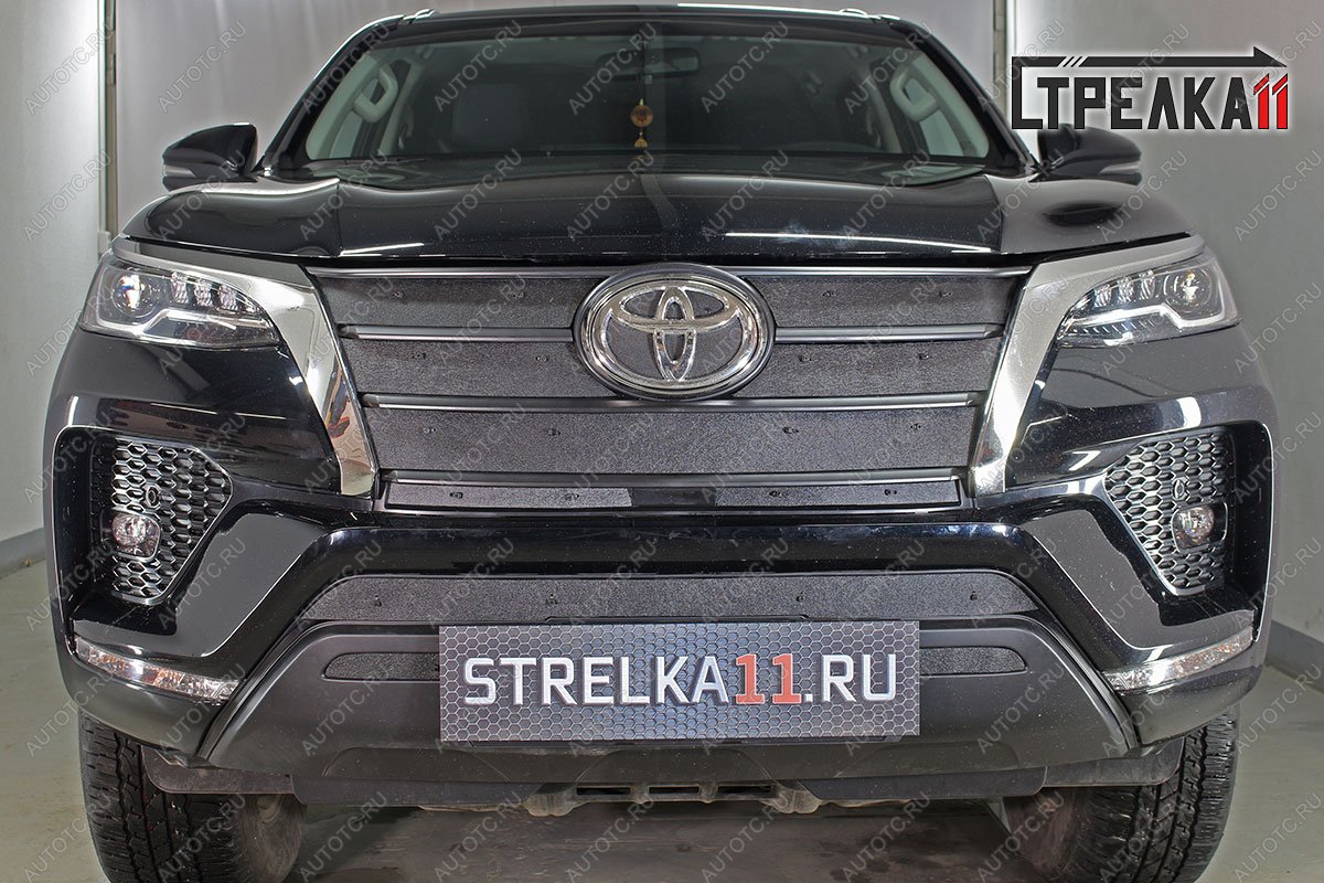 3 299 р. Зимняя защита на стяжке (верх 7 частей) Стрелка11  Toyota Fortuner  AN160 (2020-2025) рестайлинг (черная)  с доставкой в г. Кемерово