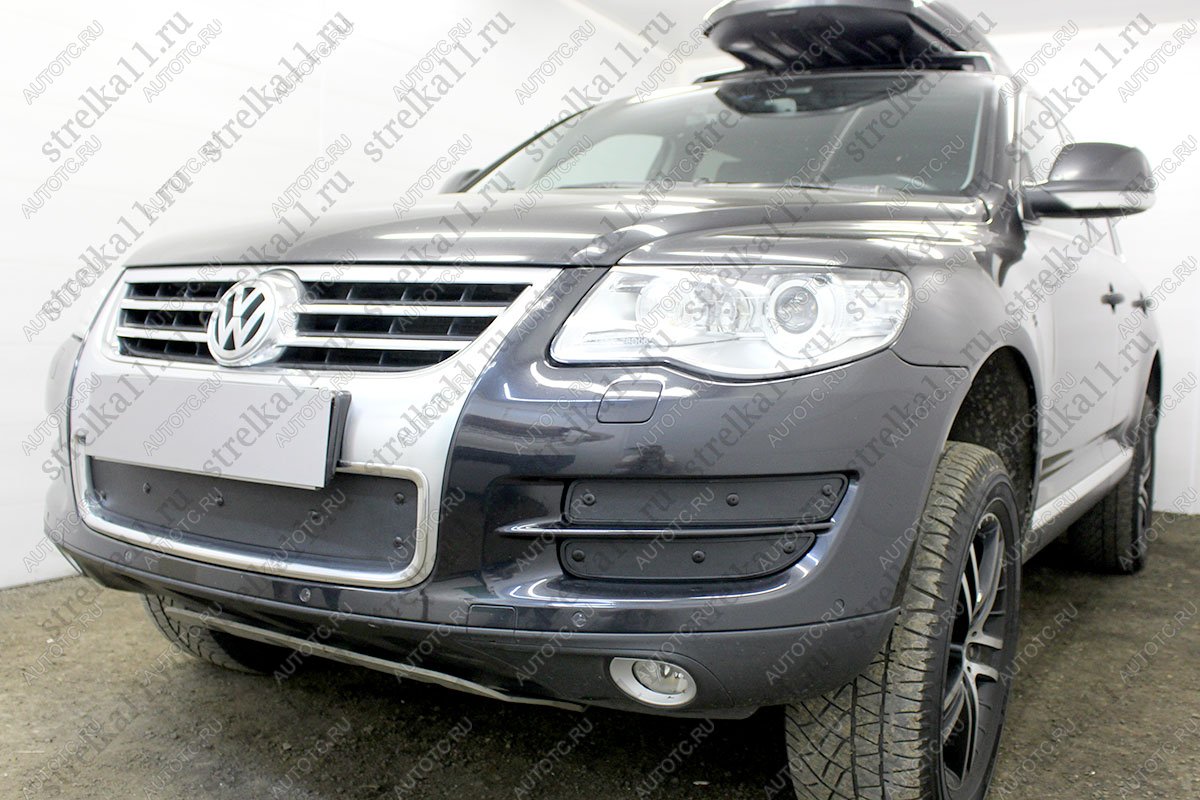 1 599 р. Зимняя защита на стяжке (боковая 4 части) Стрелка11 Volkswagen Touareg GP рестайлинг (2006-2010) (черная)  с доставкой в г. Кемерово