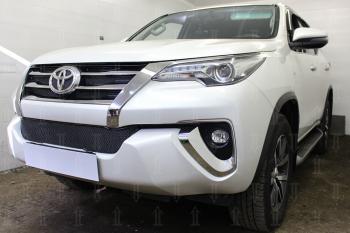 3 899 р. Защита радиатора (верх) (Black Onyx) Стрелка11 PREMIUM Toyota Fortuner AN160 рестайлинг (2020-2025) (черная)  с доставкой в г. Кемерово. Увеличить фотографию 1