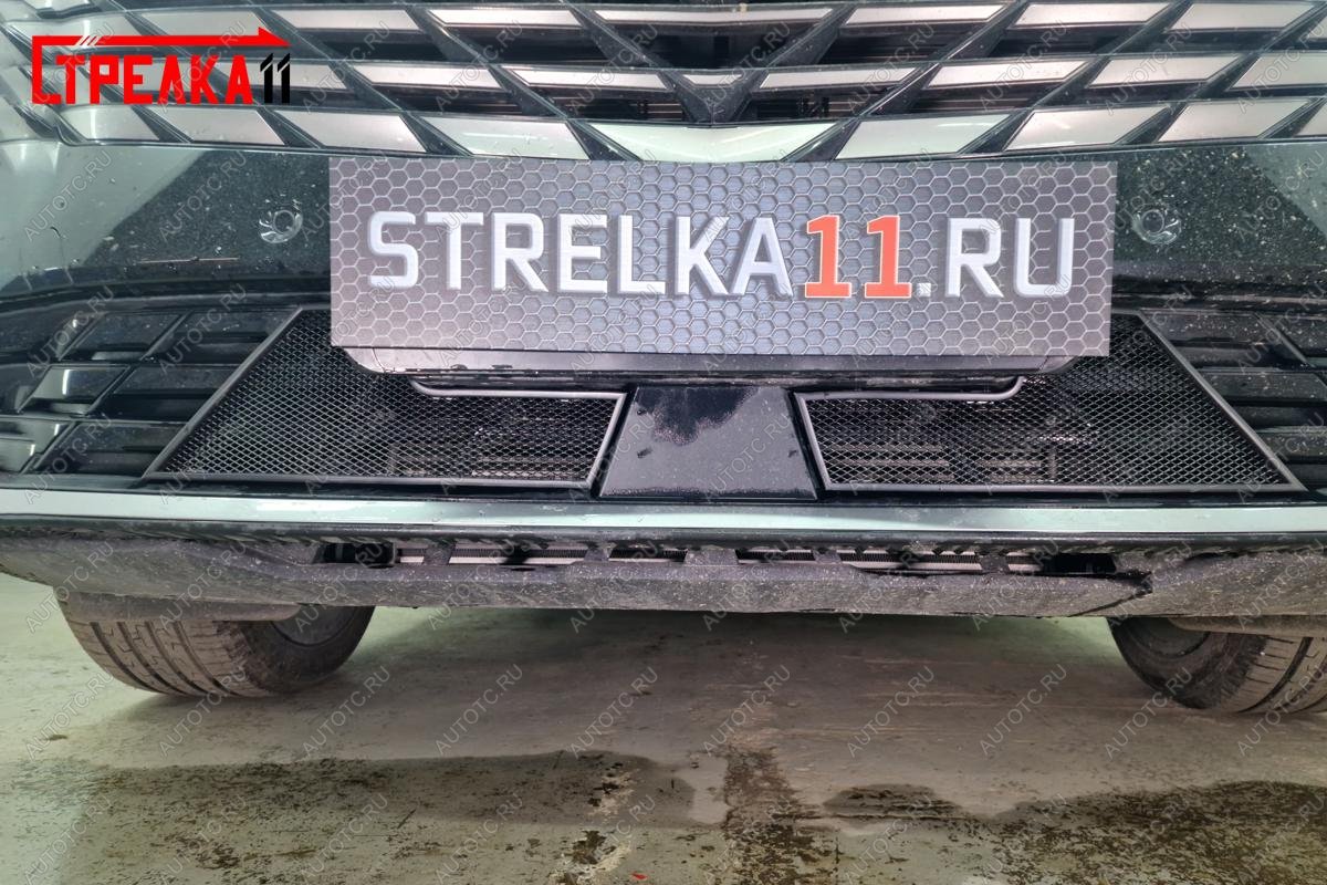 3 999 р. Защита радиатора (низ, 2 части) Стрелка11 Стандарт  Geely Atlas  FX11 (2023-2025) (хром)  с доставкой в г. Кемерово