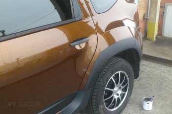 6 099 р. Комплект накладок на колёсные арки Petroil Tuning  Renault Duster  HS (2015-2021) рестайлинг (Текстурная поверхность)  с доставкой в г. Кемерово. Увеличить фотографию 1