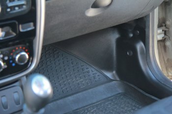 2 969 р. Накладки на ковролин АртФорм Renault Duster HS дорестайлинг (2010-2015) (Передние боковые)  с доставкой в г. Кемерово. Увеличить фотографию 3