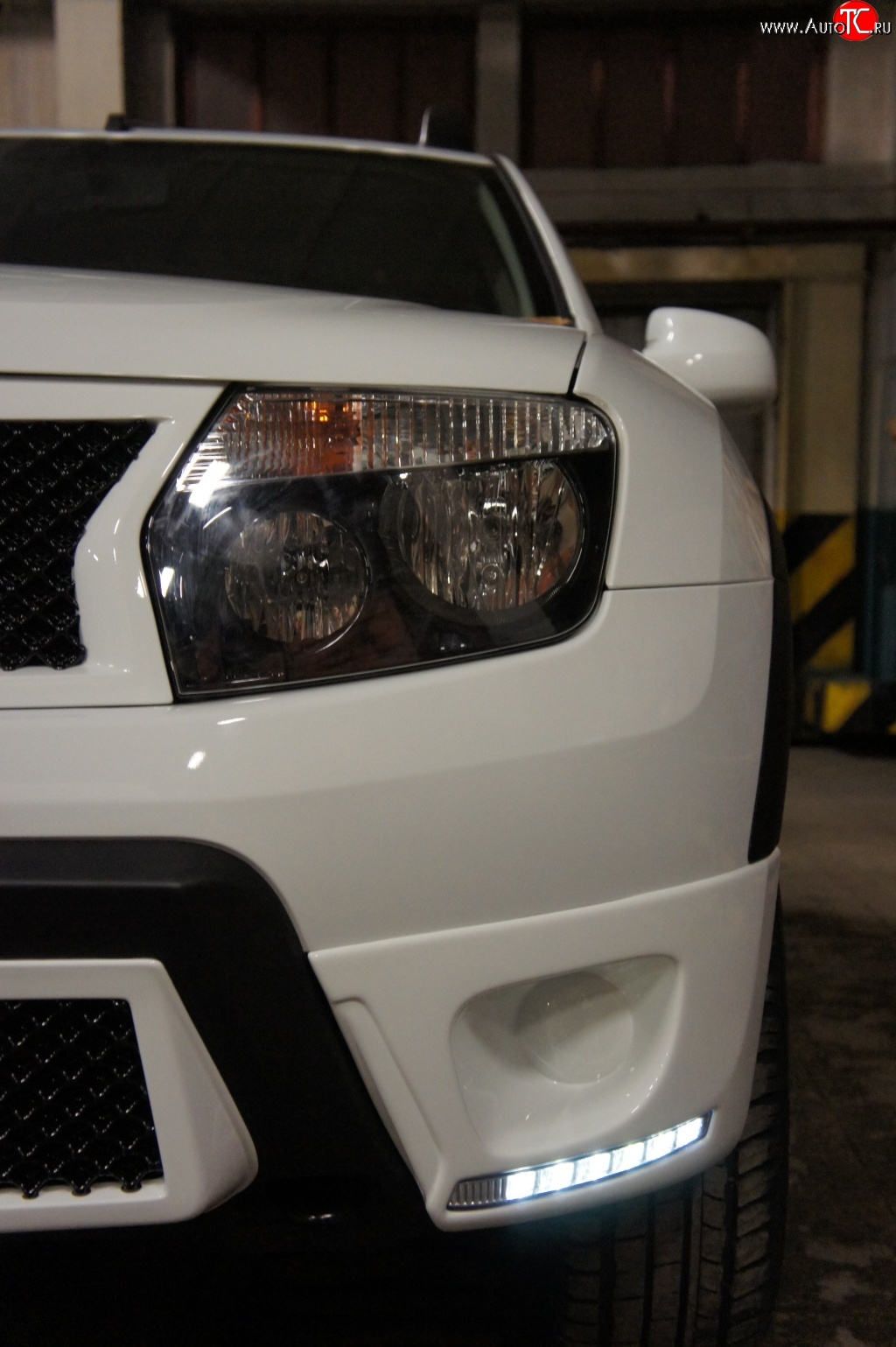 3 299 р. Накладки на боковые части переднего бампера с LED ДХО Drive  Renault Duster  HS (2010-2015) дорестайлинг (Неокрашенная)  с доставкой в г. Кемерово
