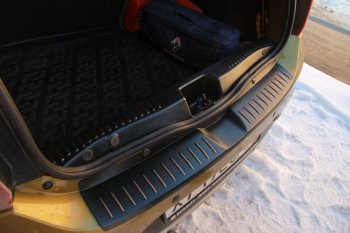 1 089 р. Накладка в проём багажника АртФорм Renault Sandero (B8) дорестайлинг (2014-2018)  с доставкой в г. Кемерово. Увеличить фотографию 2