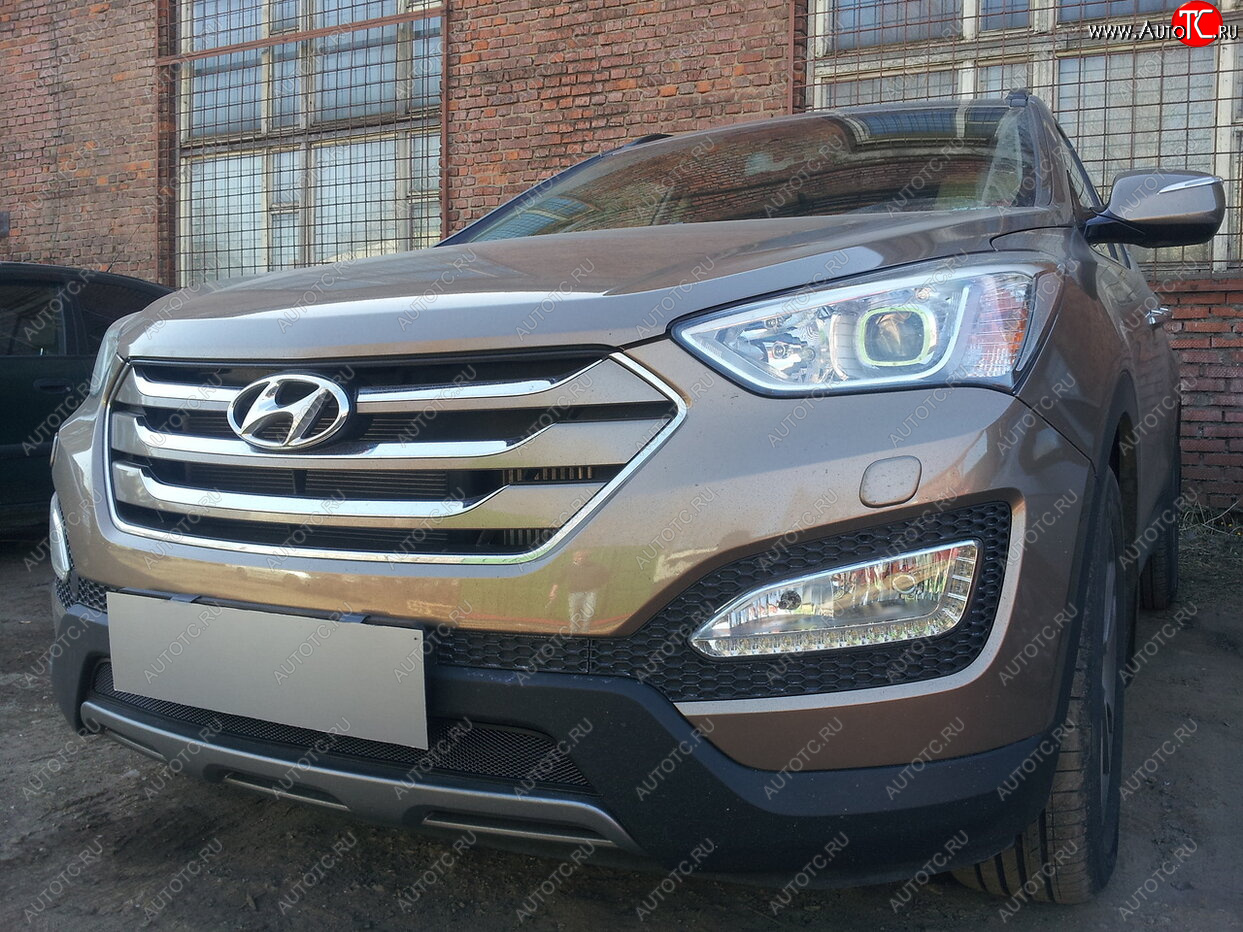 2 899 р.           Защита радиатора Hyundai Santa Fe 2012-2015 black  Hyundai Santa Fe  DM (2012-2016) дорестайлинг (черная)  с доставкой в г. Кемерово