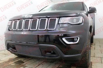 4 299 р. Защитная сетка радиатора в бампер (ячейка 4х10 мм, Laredo, Limited, Trailhawk) Стрелка11 Премиум Jeep Grand Cherokee WK2 2-ой рестайлинг (2017-2022) (черная)  с доставкой в г. Кемерово. Увеличить фотографию 2