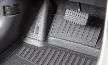 1 199 р. Коврики салона (полиуретан) TRIUMF 3D Toyota Highlander XU50 дорестайлинг (2013-2017) (Чёрные)  с доставкой в г. Кемерово. Увеличить фотографию 2