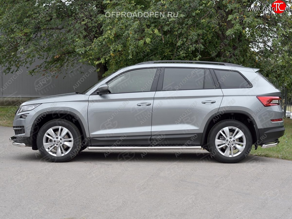 19 399 р. Порожки для ног (Ø120х60 мм с проступью, нержавейка) Russtal Skoda Kodiaq NU7 дорестайлинг (2017-2021)  с доставкой в г. Кемерово