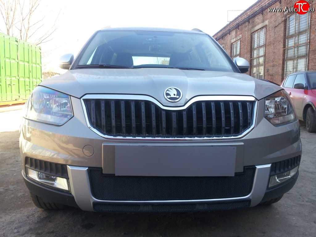 1 399 р. Нижняя сетка на бампер Outdoor Russtal (черная)  Skoda Yeti (2013-2018)  с доставкой в г. Кемерово