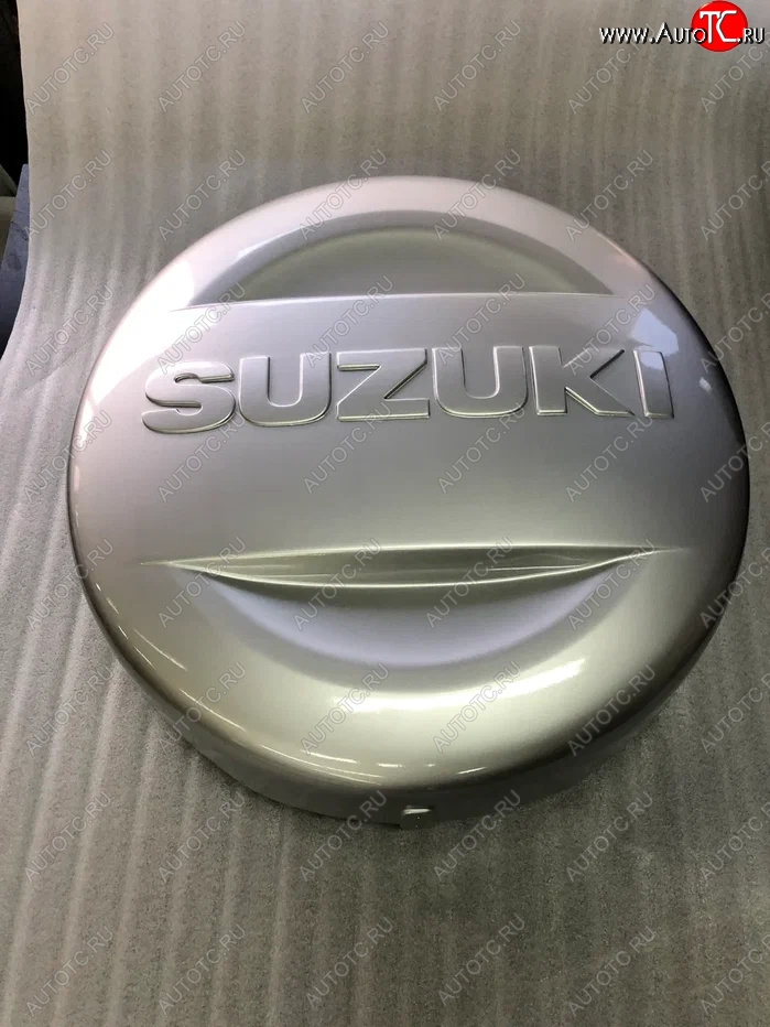 6 949 р. Пластиковый колпак запасного колеса SUZUKI (верхняя часть, 225/70/16)  Suzuki Grand Vitara ( FTB03 3 двери,  3TD62, TL52 5 дверей,  JT 5 дверей,  JT 3 двери,  JT) - Grand Vitara XL7 (неокрашенный)  с доставкой в г. Кемерово