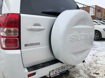6 949 р. Пластиковый колпак запасного колеса SUZUKI (верхняя часть, 225/70/16)  Suzuki Grand Vitara ( FTB03 3 двери,  3TD62, TL52 5 дверей,  JT 5 дверей,  JT 3 двери,  JT) - Grand Vitara XL7 (неокрашенный)  с доставкой в г. Кемерово. Увеличить фотографию 9