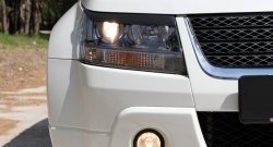 679 р. Реснички фары RA  Suzuki Grand Vitara ( JT 3 двери,  JT 5 дверей) (2008-2012) 1-ый рестайлинг (Неокрашенные)  с доставкой в г. Кемерово. Увеличить фотографию 2