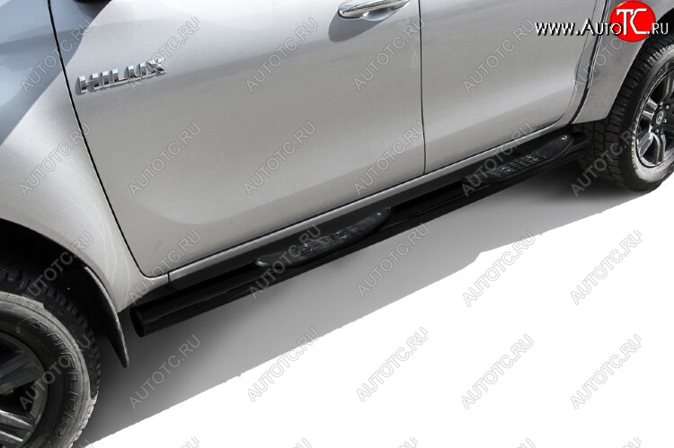 15 899 р. Защита порогов Slitkoff (Ø 76 мм, с проступями) Toyota Hilux AN120 1-ый рестайлинг (2017-2020) (Сталь с полимерным покрытием. Цвет: черный)  с доставкой в г. Кемерово