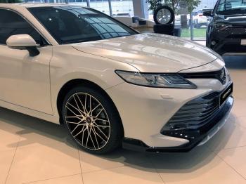16 899 р. Накладка переднего бампера HEMMES  Toyota Camry  XV70 (2017-2021) дорестайлинг  с доставкой в г. Кемерово. Увеличить фотографию 4