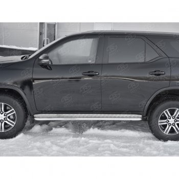 24 649 р. Порожки для ног (труба Ø42) SLITKOFF  Toyota Fortuner  AN160 (2015-2025) дорестайлинг, рестайлинг (лист - алюминий, профиль - нержавейка)  с доставкой в г. Кемерово. Увеличить фотографию 2