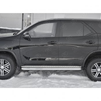 30 799 р. Порожки для ног (труба Ø63) SLITKOFF  Toyota Fortuner  AN160 (2015-2025) дорестайлинг, рестайлинг (лист - алюминий, профиль - сталь)  с доставкой в г. Кемерово. Увеличить фотографию 2