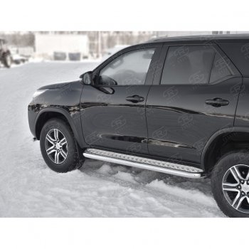 30 799 р. Порожки для ног (труба Ø63) SLITKOFF  Toyota Fortuner  AN160 (2015-2025) дорестайлинг, рестайлинг (лист - алюминий, профиль - сталь)  с доставкой в г. Кемерово. Увеличить фотографию 3