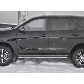43 999 р. Порожки для ног (труба Ø63) SLITKOFF  Toyota Fortuner  AN160 (2015-2025) дорестайлинг, рестайлинг (лист - нержавейка, профиль - нержавейка)  с доставкой в г. Кемерово. Увеличить фотографию 2